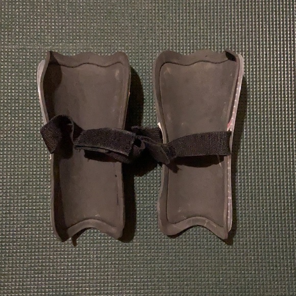 Youth shin guards ⚽️ - Picture 3 of 5